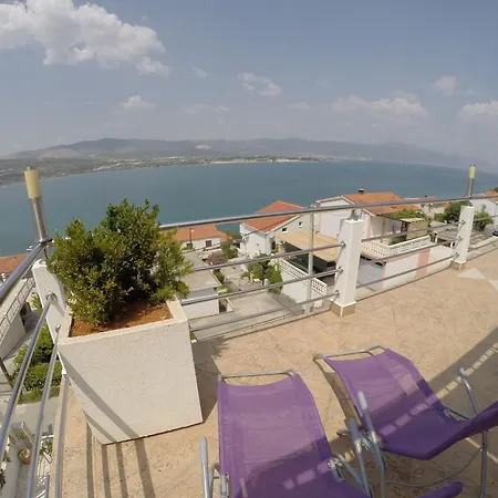 Palace View Apartmán *
