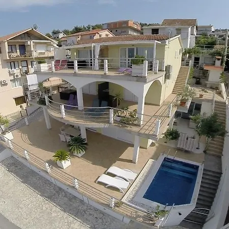Palace View * Trogir